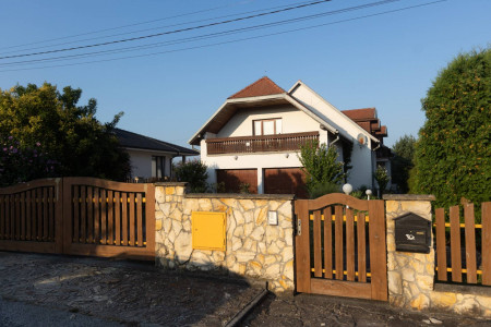 Lukratívny rodinný dom na predaj, Budimír, ZNÍŽENÁ CENA O 20.000 EUR !!! - 1